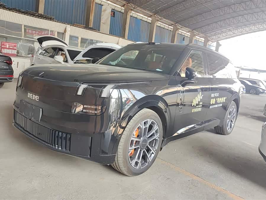 Lynk & Co 900 2025 car image #2