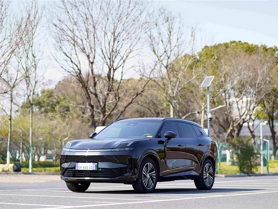 Lynk & Co 08 EM-P 2025 #2 Lynk & Co 08 EM-P 2025 car image #2