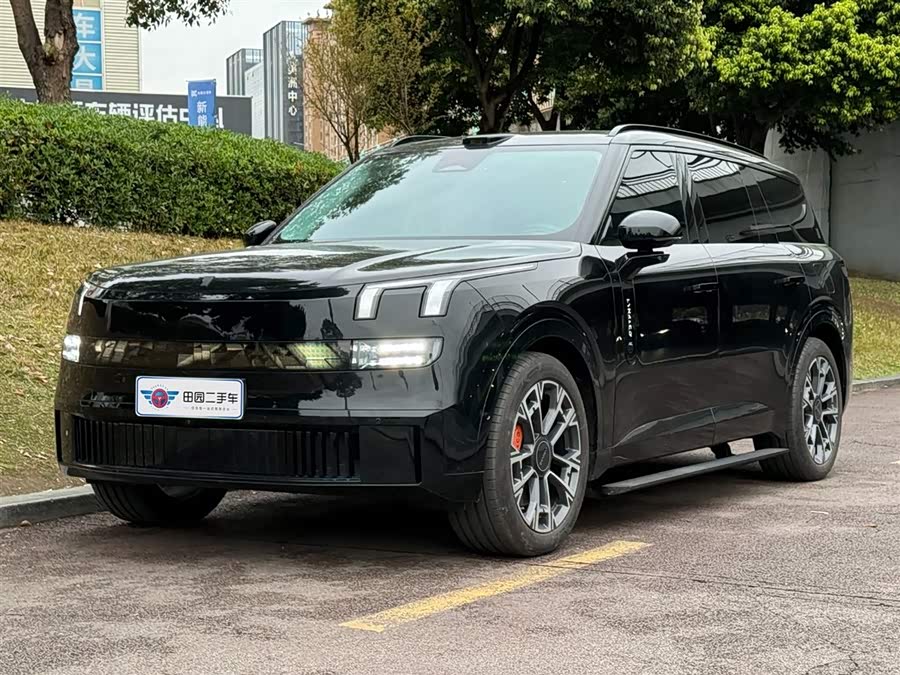 Lynk & Co 900 2025 car image #2