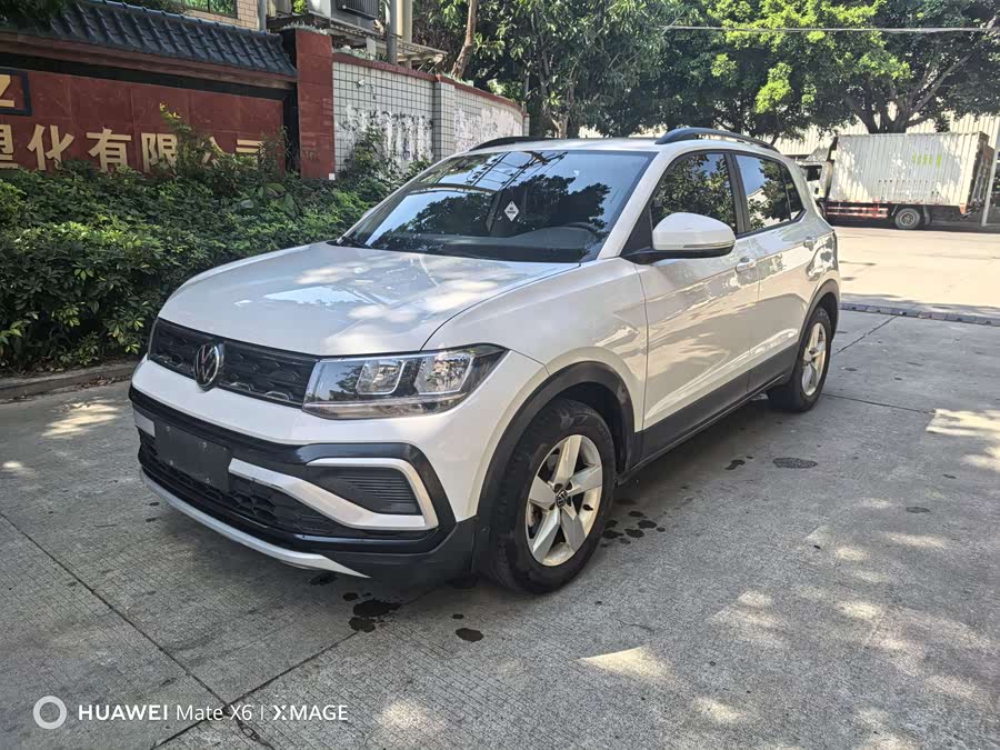 Volkswagen T-Cross 2023 car image #2