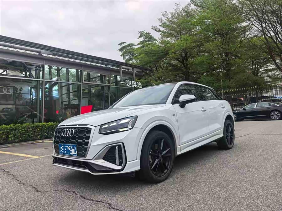 Audi Q2L 2024 صورة سيارة #2