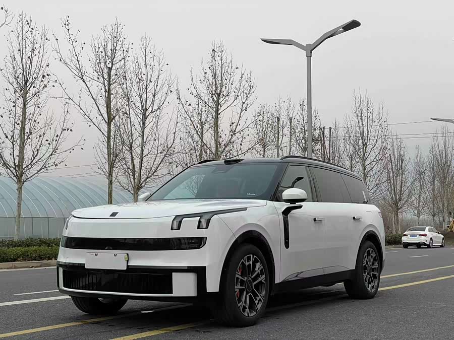 Lynk & Co 900 2025 car image #2