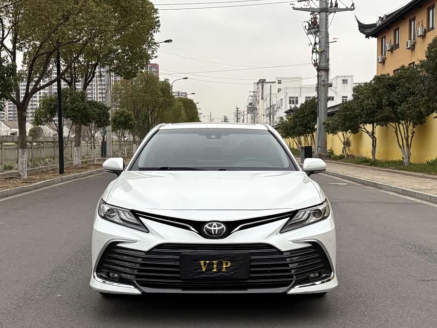 Toyota Camry 2022 car image #2