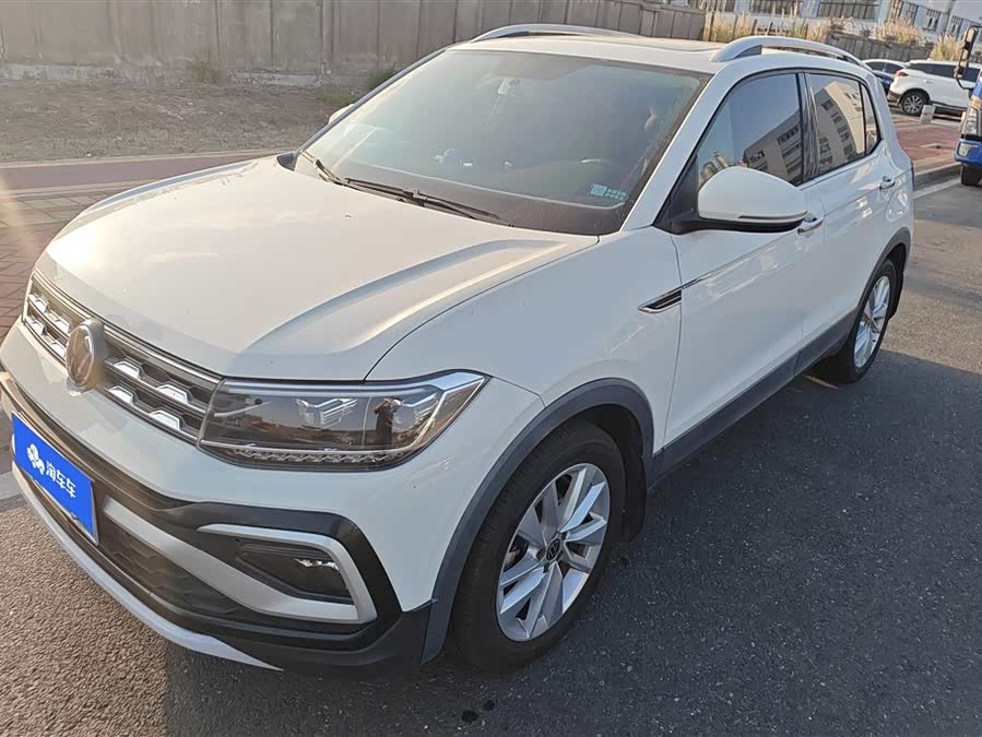 Volkswagen T-Cross 2021 car image #2