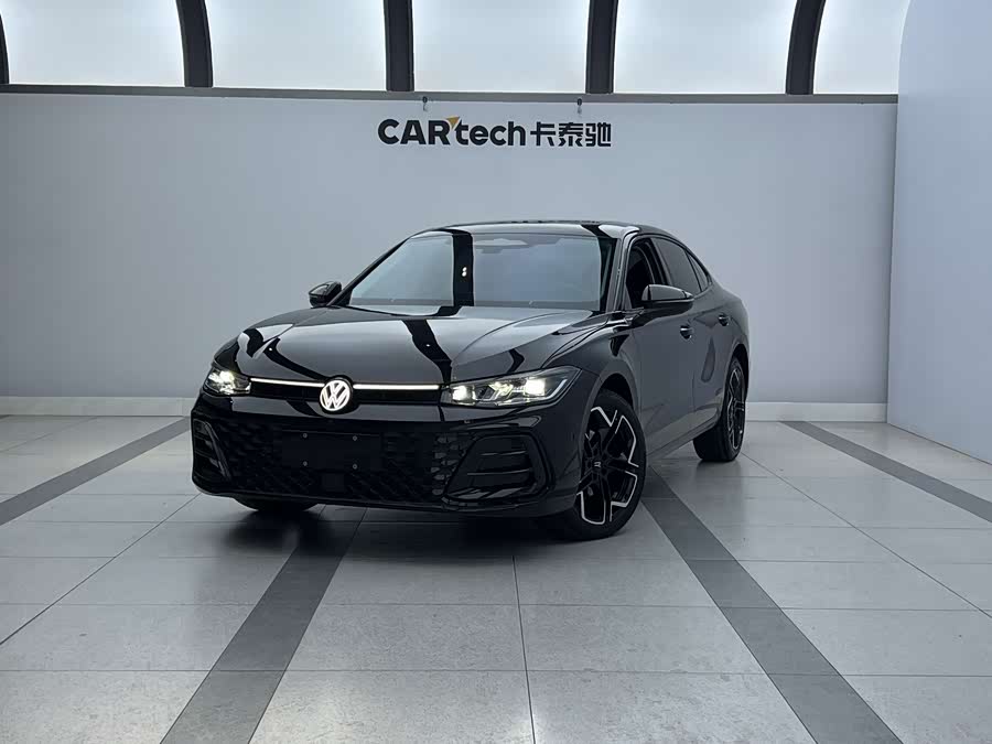 Volkswagen Passat 2025 car image #2