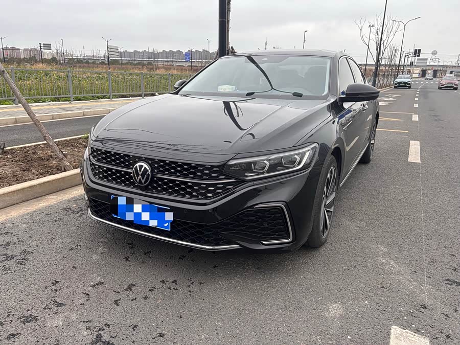 Volkswagen Passat 2021 car image #2