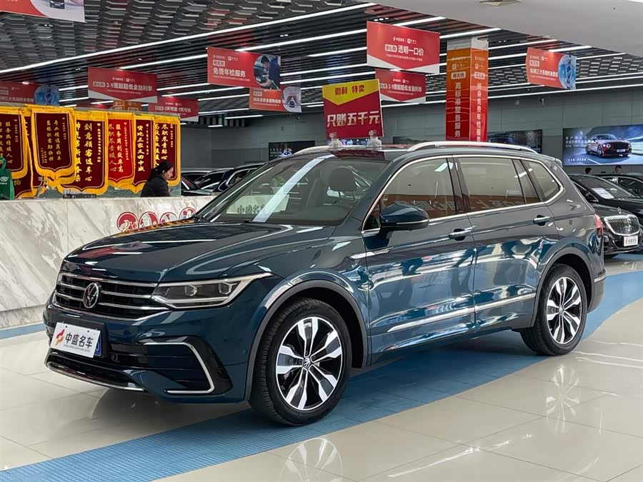 Volkswagen Tiguan L 2022 car image #2