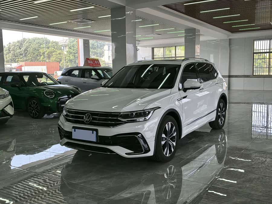 Volkswagen Tiguan L 2022 immagine di auto #2