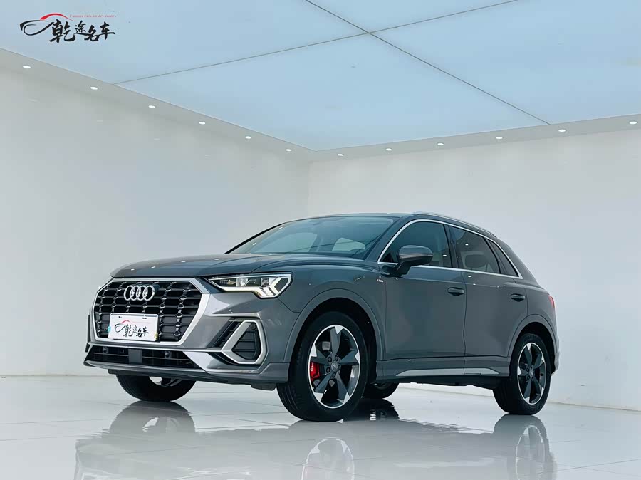 Audi Q3 2021 car image #2