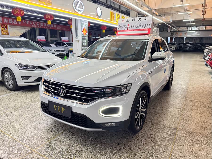 Volkswagen T-Roc 2022 car image #2