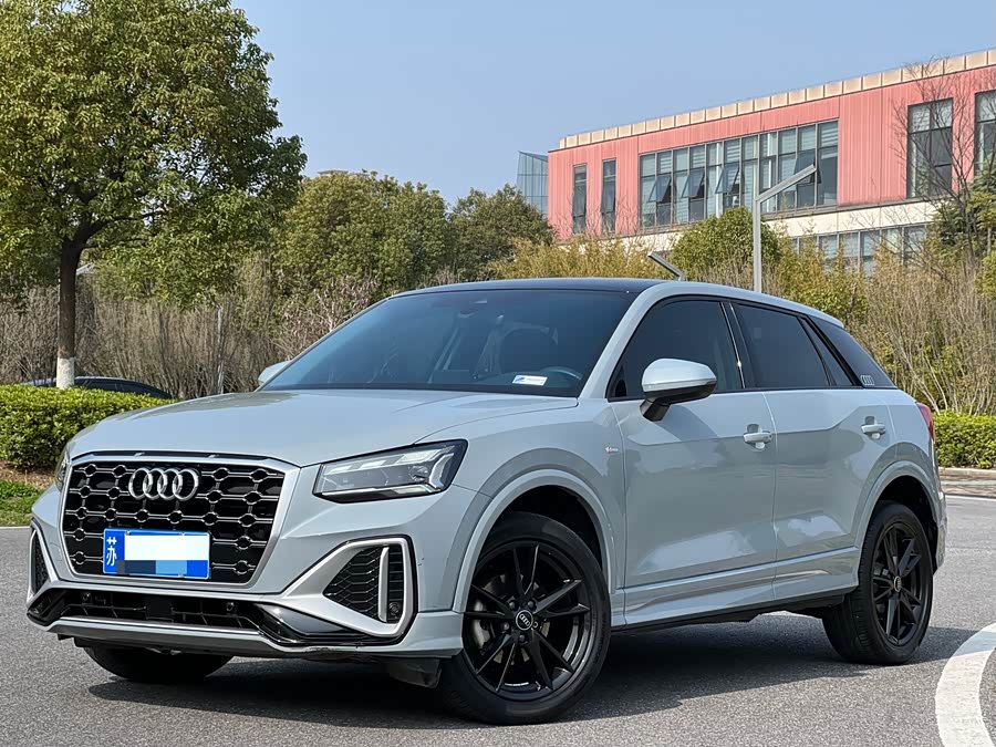 Audi Q2L 2023 صورة سيارة #2
