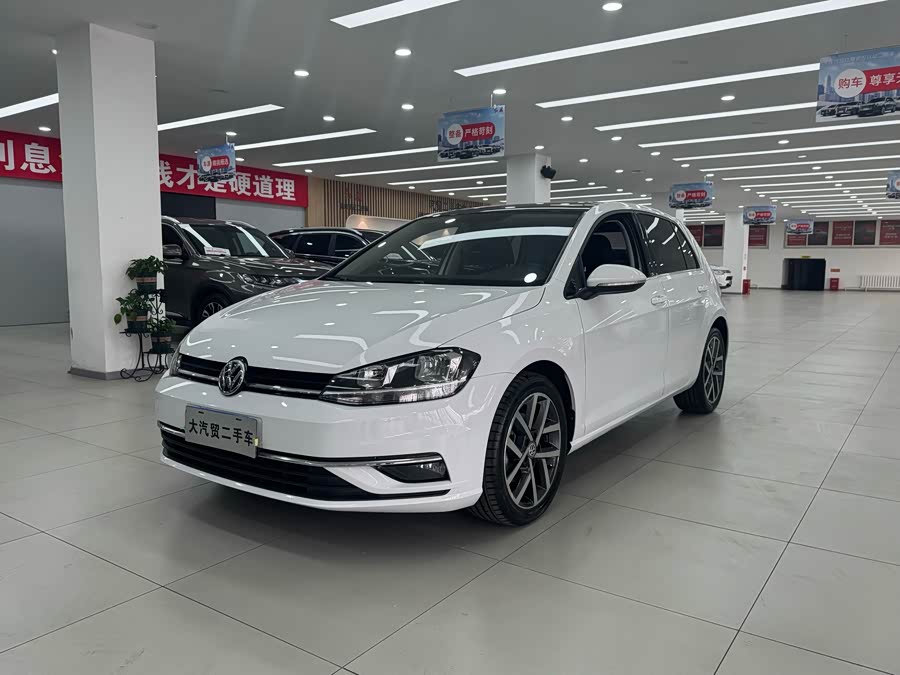 Volkswagen Golf 2020 car image #2