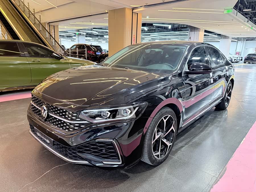 Volkswagen Passat 2022 صورة سيارة #2