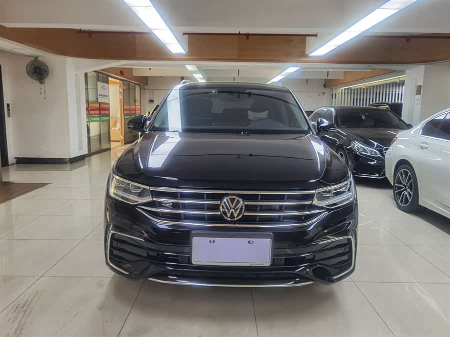 Volkswagen Tiguan L 2023 car image #2