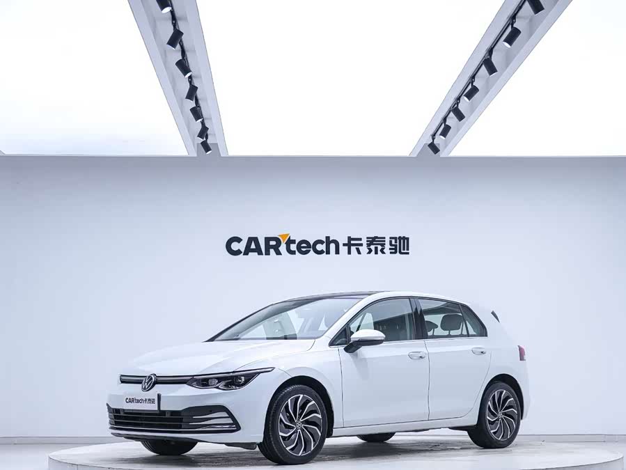 Volkswagen Golf 2022 car image #2
