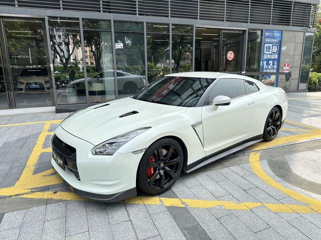 日产 日产GT-R 2010 汽车图片 #2