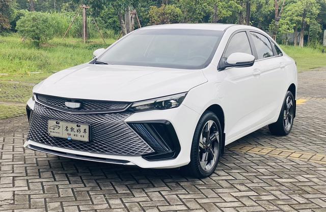 GEELY Emgrand L HiP 2023 immagine di auto #2