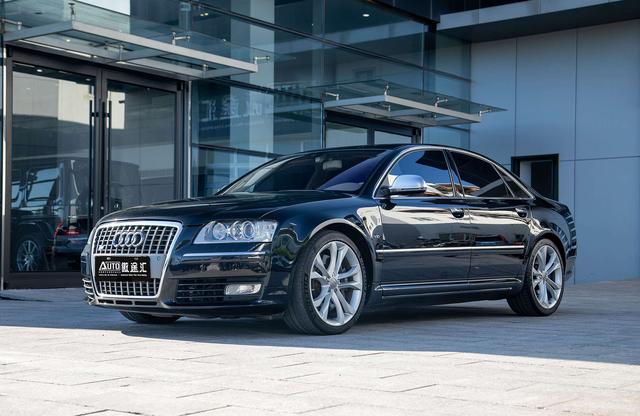 Audi S8 2009 car image #2