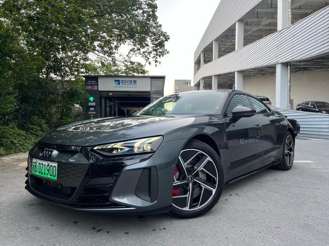 Audi RS e-tron GT 2023 immagine di auto #2