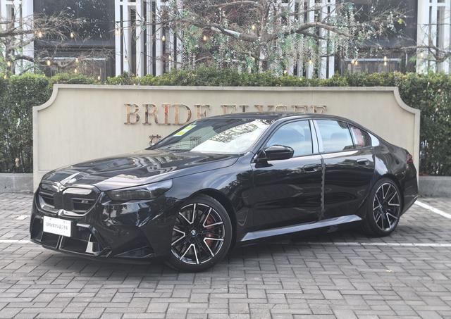 BMW M5 New Energy صورة سيارة #2