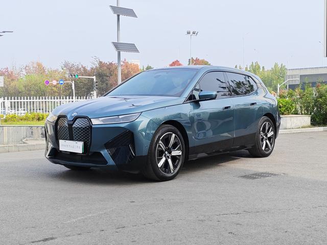 BMW iX 2023 immagine di auto #2