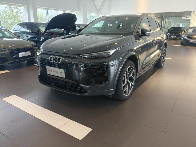Audi Q6L Sportback e-tron 2025 car image #2