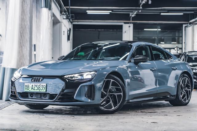 Audi RS e-tron GT 2023 car image #2