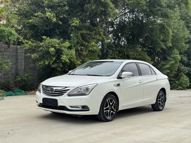 BYD G5 2014 immagine di auto #2