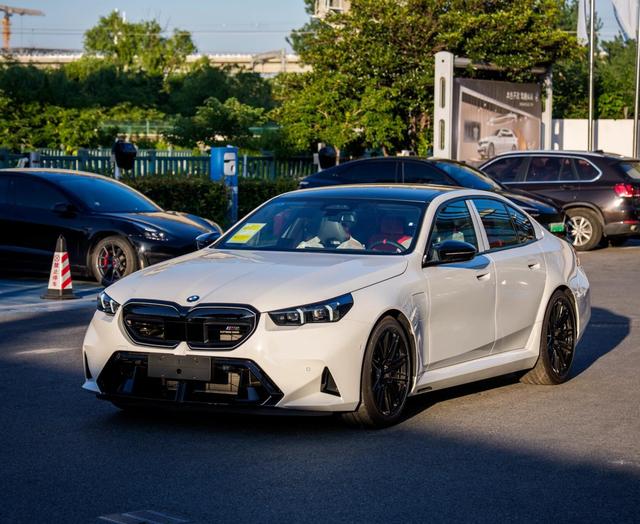 BMW M5 New Energy #2 BMW M5 New Energy car image #2