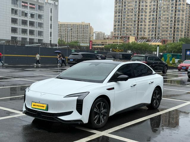 HongQi EH7 2024 #2 HongQi EH7 2024 car image #2