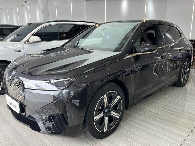 BMW iX 2023 car image #2