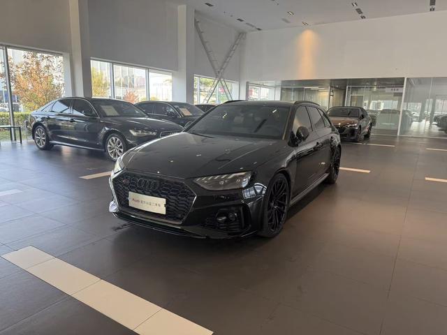 Audi RS 4 2023 car image #2