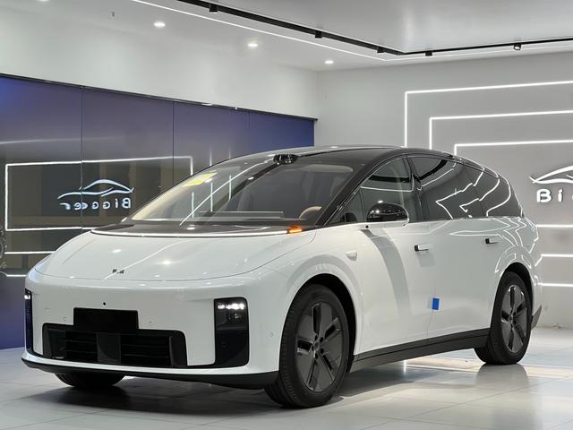 Li i8 2025 изображение автомобиля #2