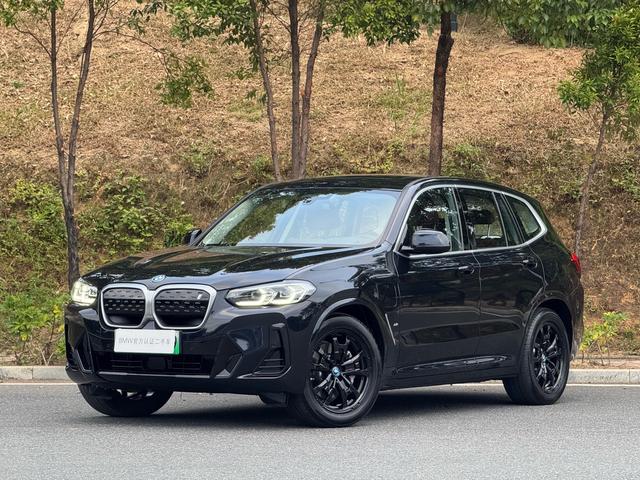 BMW iX3 2024 صورة سيارة #2