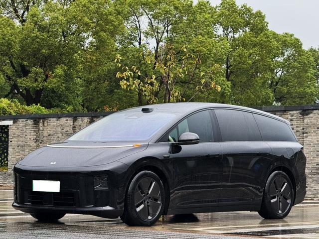 Li i8 2025 image de voiture #2