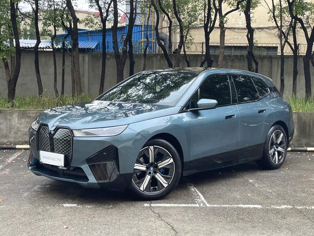 BMW iX 2023 car image #2