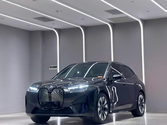 BMW iX 2022 car image #2