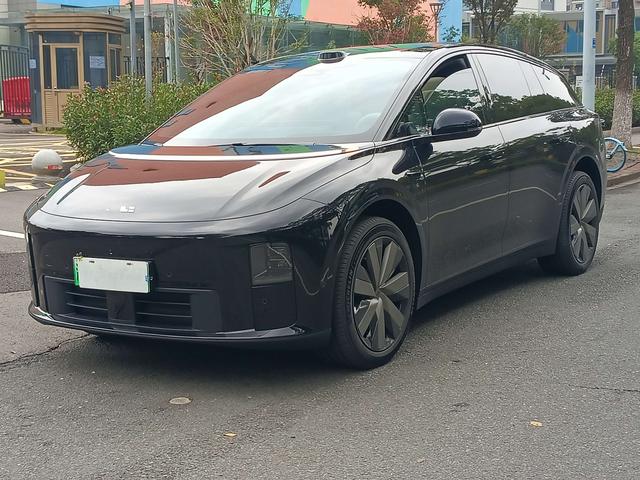 理想汽车 理想i6 2025 汽车图片 #2