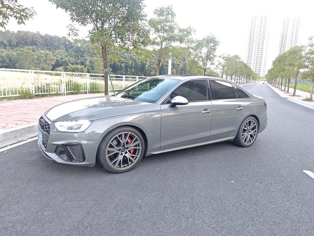 Audi S4 2024 صورة سيارة #2