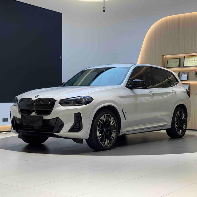 BMW M235L 2024 car image #2