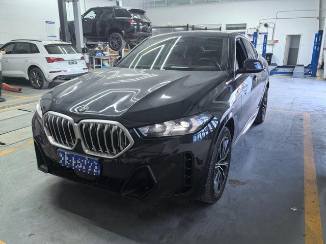 BMW iX M60 2023 car image #2