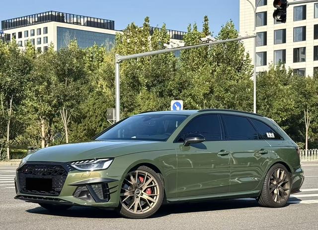 Audi S4 2023 car image #2