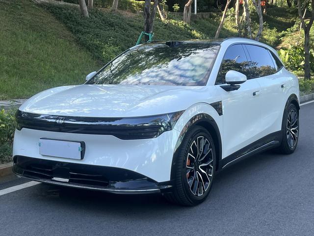 Zeekr 7X 2024 car image #2