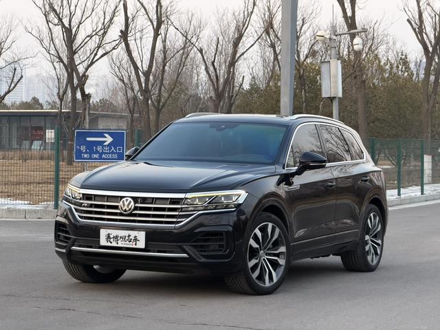 Volkswagen Touareg 2018 car image #2