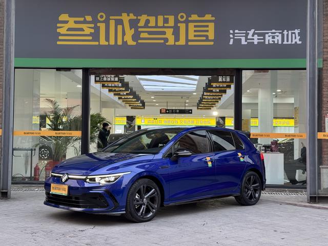 Volkswagen Golf 2021 car image #2