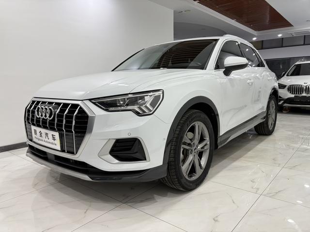 Audi Q3 2022 car image #2