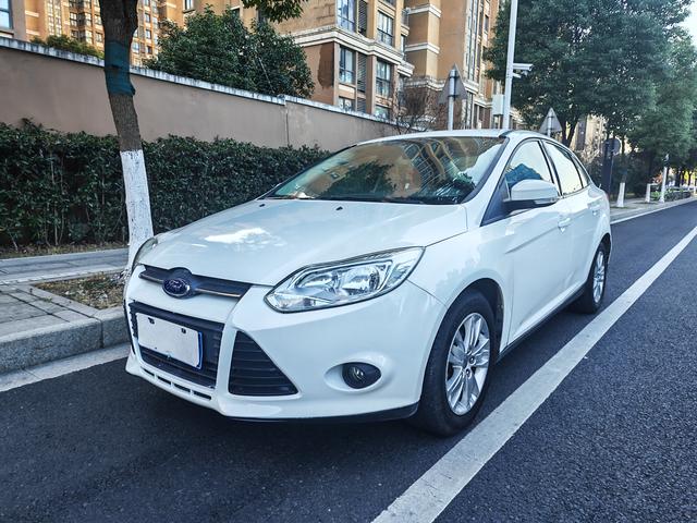 Ford Focus 2015 car image #2