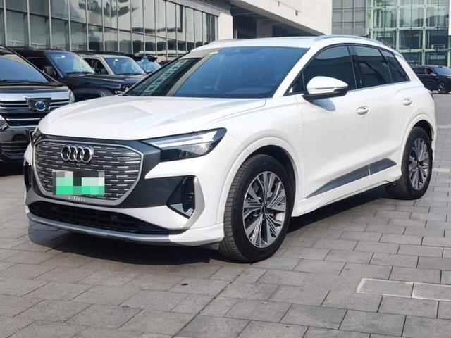 Audi Q4 e-tron 2024 صورة سيارة #2