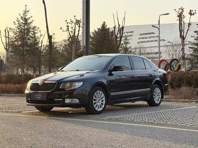 Skoda Superb 2012 car image #2