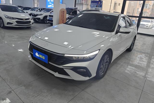 Hyundai Elantra 2025 car image #2